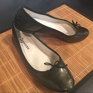 Repetto Metallic olive green patent flats